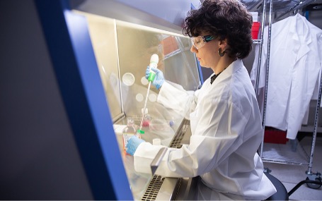 0-Blogs-Fikst Feature-Center Medical engineer working on project